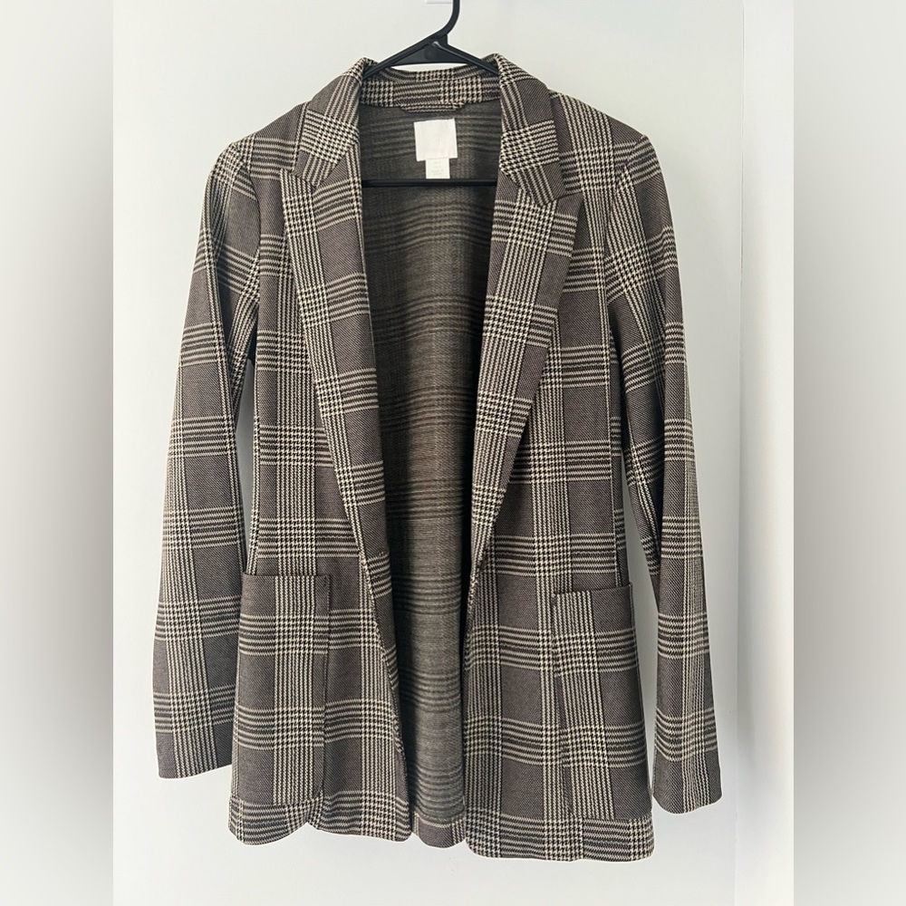 18. H&M Plaid Pattern Lapel Blazer/Coat